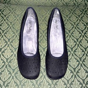 Soft Style Black Low Wedge w/ Memory Foam